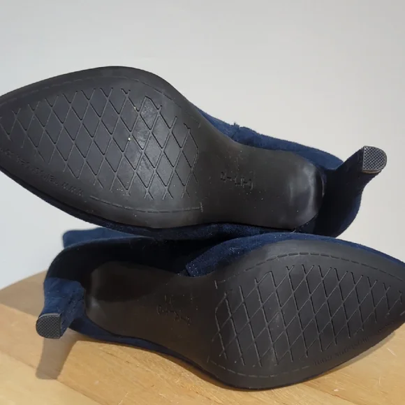 Riakto Navy Blue Buttoned Heeled Boots - Picture 3 of 6